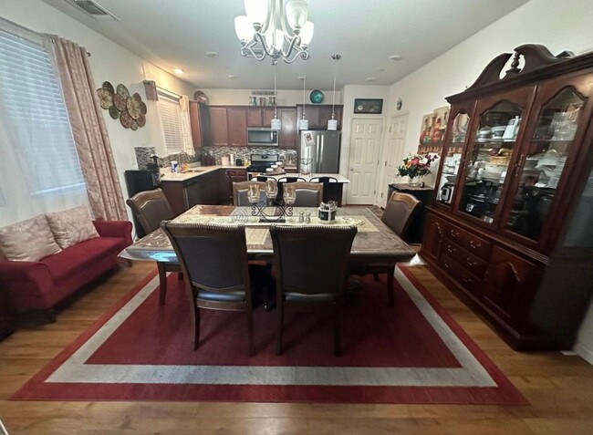 Foto del edificio - Natomas 3/2.5.  This house has it ALL!!!  ...