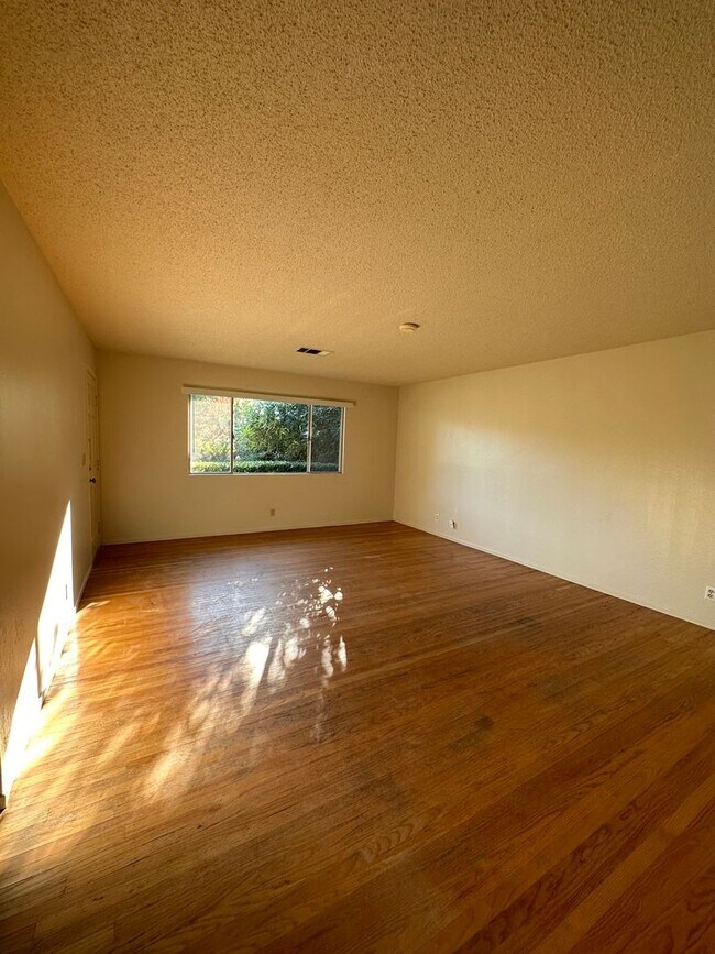 Foto del edificio - 2701 Blackburn Dr