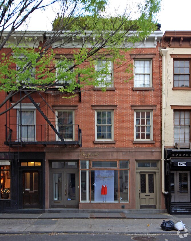 Building Photo - 392 Bleecker St