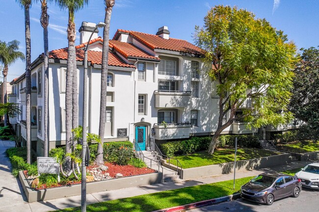 Foto del edificio - 960 N. Alfred