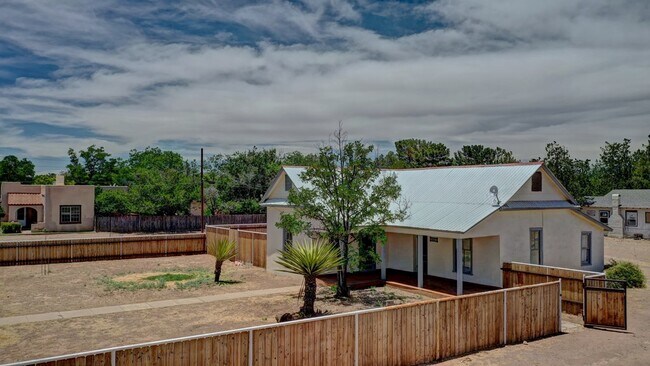 Building Photo - 301 E Avenue B