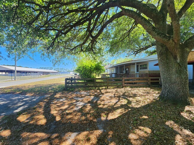 Foto del edificio - 5670 Lauramore Rd