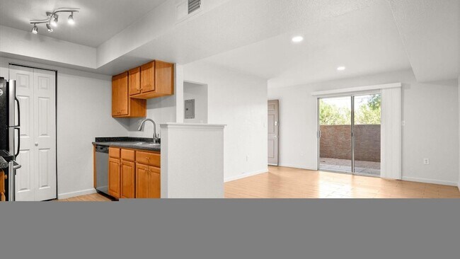 Foto del edificio - 5877 N Granite Reef Rd