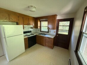 Building Photo - 372 Park St Building Photo - 372 Park St