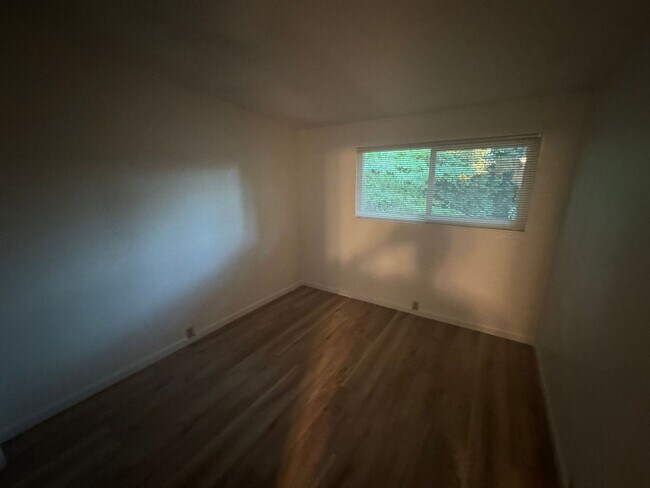 Foto del edificio - 1422 Drake Dr