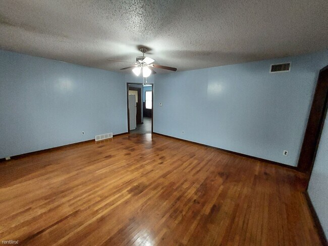 Building Photo - 3 br, 2 bath House - 2308 S Grove St