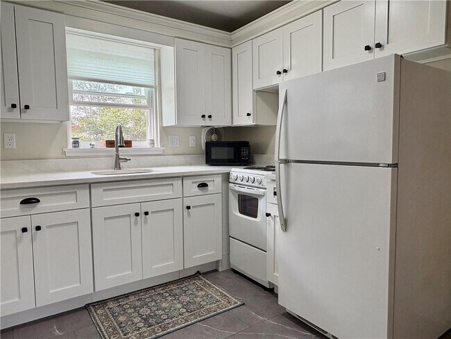 Foto del edificio - 70 Carroll Ave