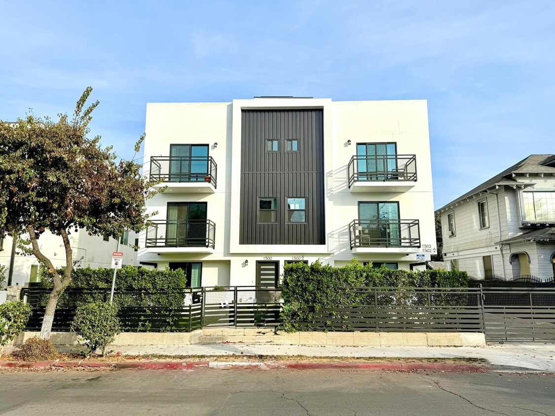 Primary Photo - 1500 Arapahoe St