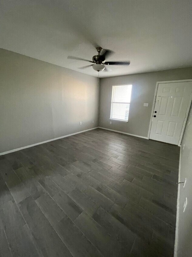 Primary Photo - 101 Rockwell Way