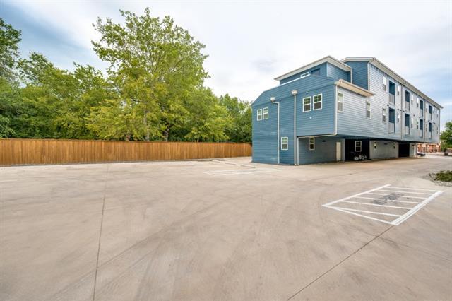 Foto del edificio - 5317 Reiger Ave