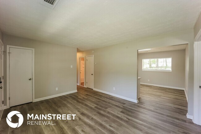 Foto del edificio - 8143 Huntington Dr