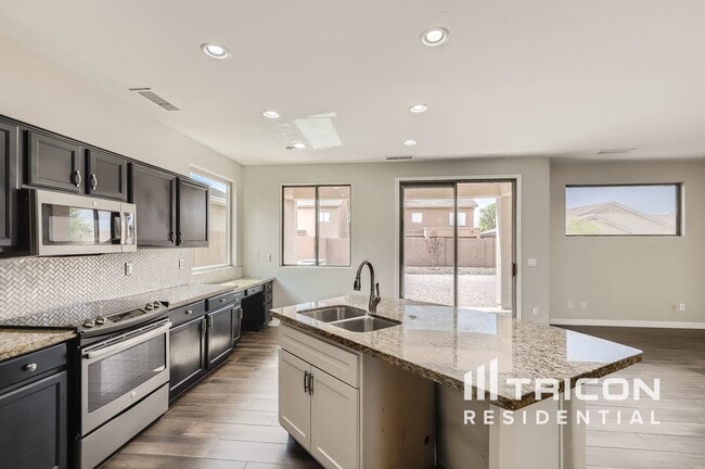 Building Photo - 8329 W Cocopah St