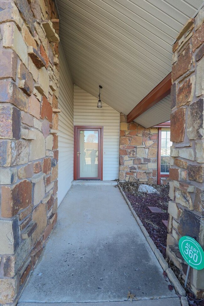 Foto del edificio - 3 Bed / 2 Bath / East Tulsa $1680 / Month