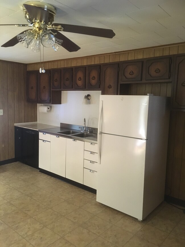 Kitchen with Dishwasher - 26 West St