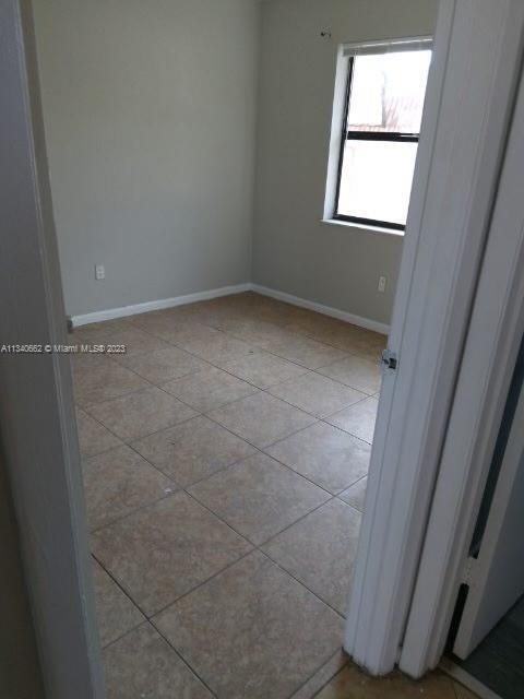 Building Photo - 852 NE 209th St