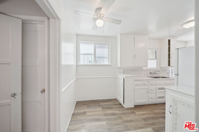 Building Photo - 1408 N Mansfield Ave