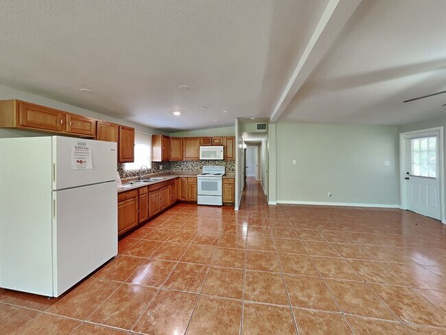 Foto del edificio - Updated 4/2 Home W Fenced Yard!