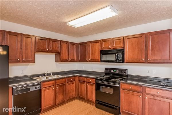 Building Photo - 1572 Laurel Ledge Dr