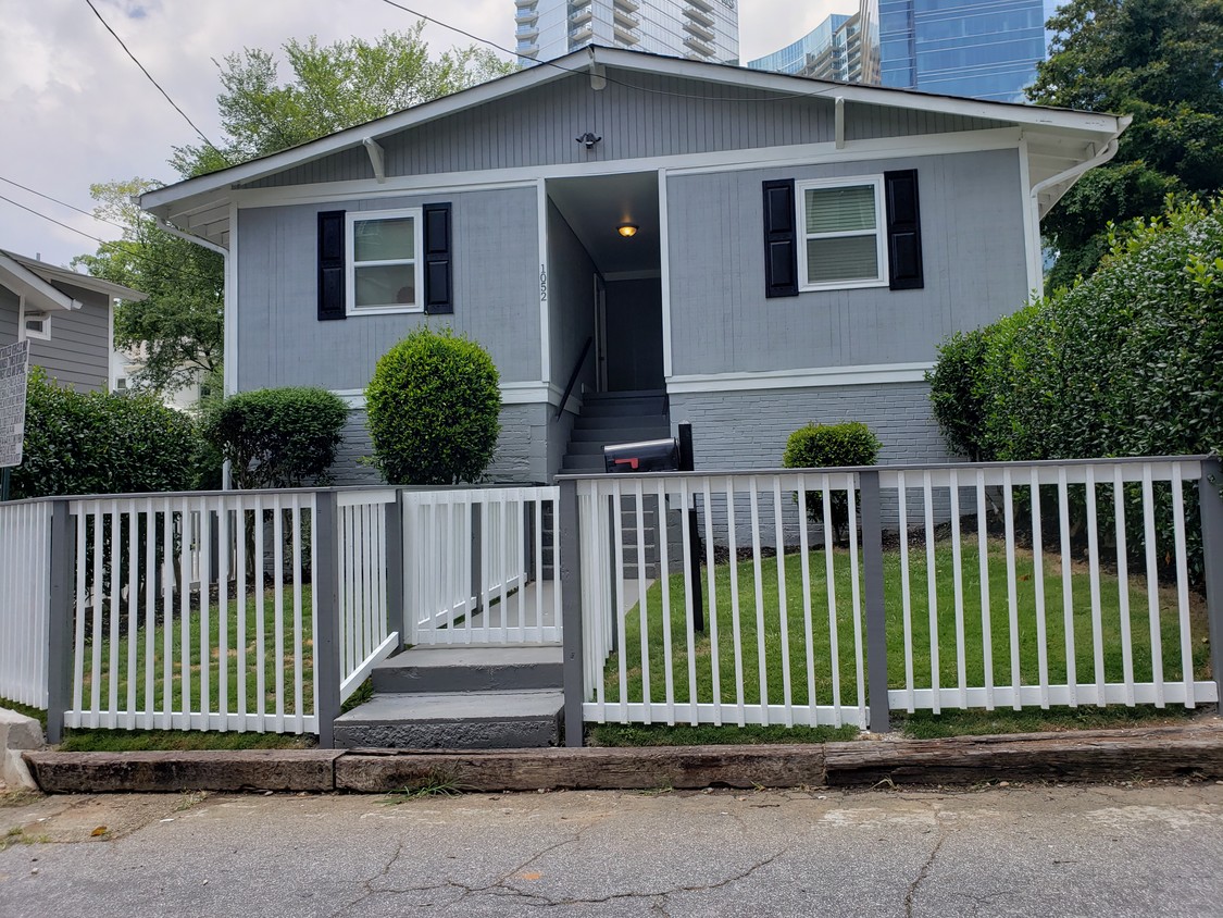 Primary Photo - 1052 Dickson Pl NE