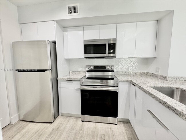 Building Photo - 677 NW 170th Ter
