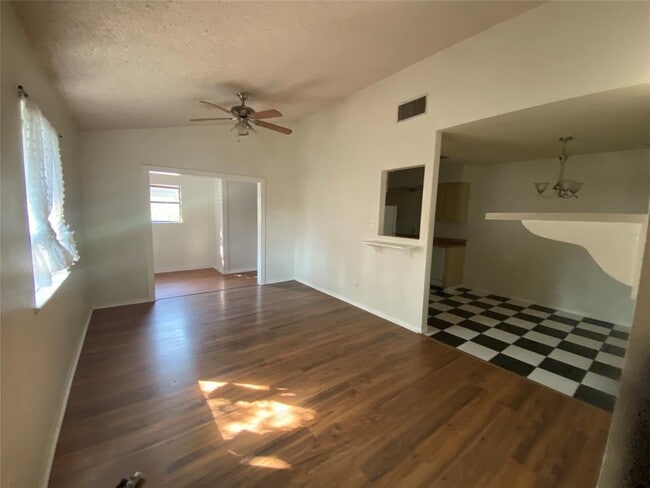 Building Photo - 5302 Avenue G