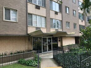 Building Photo - 539 W Stratford Pl