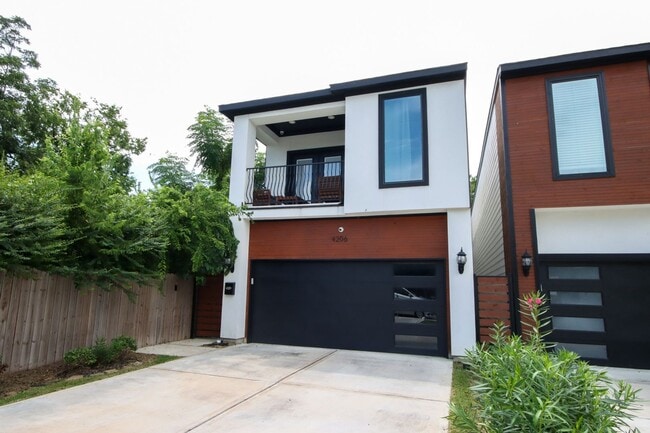 Building Photo - 4206 Hershe St