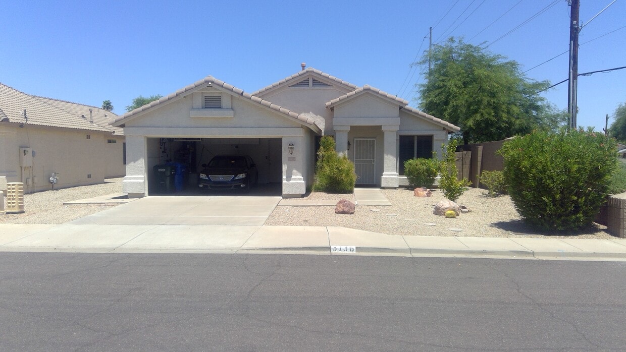 Primary Photo - 3136 E Roveen Ave