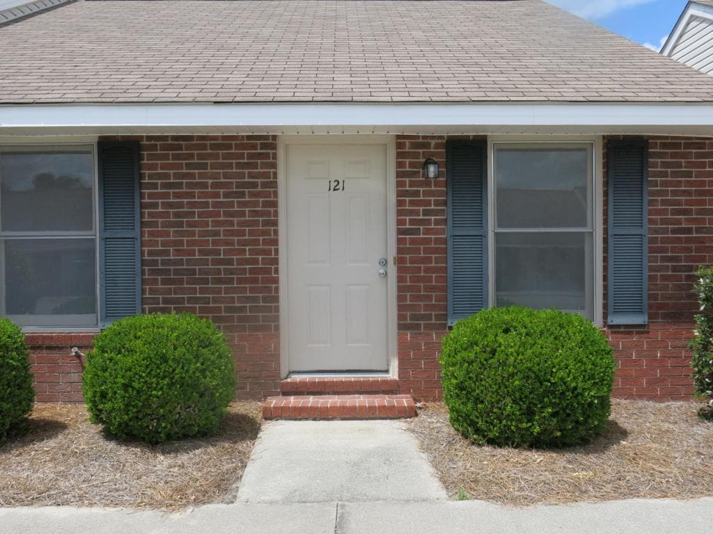Primary Photo - 140 Lanier Dr