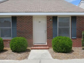 Building Photo - 140 Lanier Dr