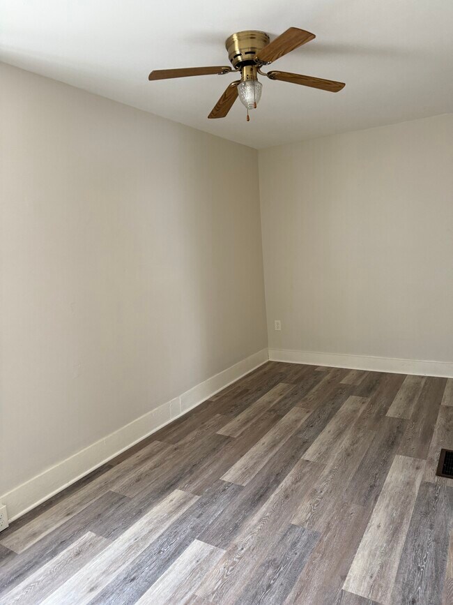 Foto del edificio - 813 W Saint James St