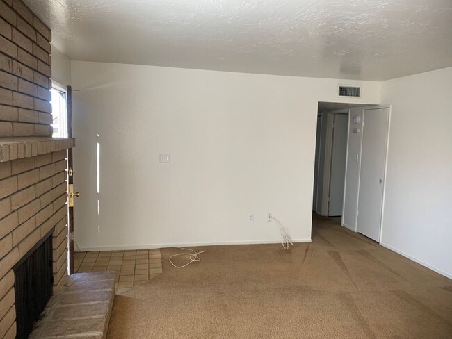 Foto del edificio - 7704 N Laurelglen Blvd