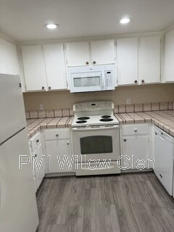 Building Photo - 7379 Tulare Hill Dr