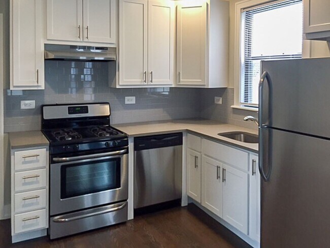 Foto del edificio - 2327 N Southport Ave