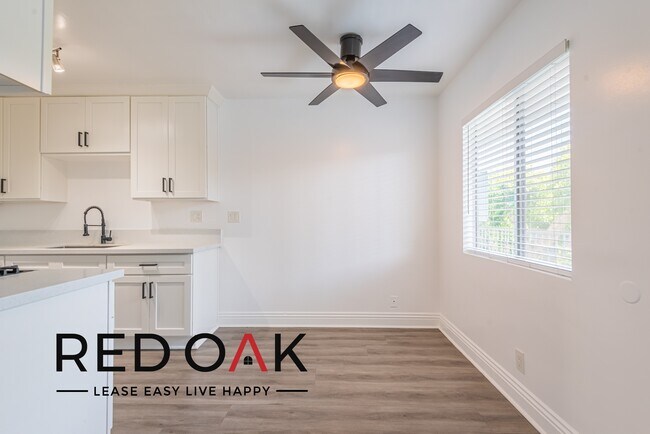 Foto del edificio - Fabulous Two Bedroom with Sunlit Rooms, Ea...