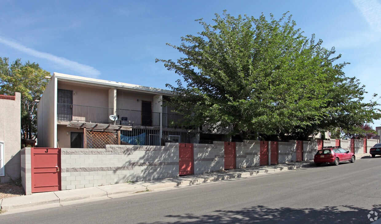 Foto del edificio - 3911 Silver Ave SE
