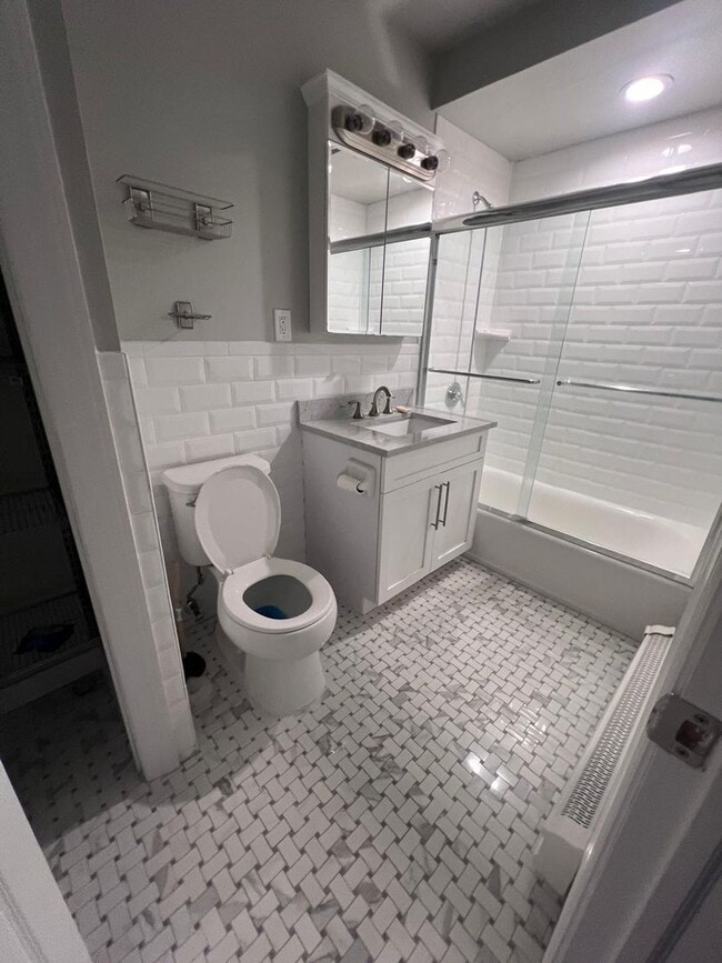Foto del edificio - TURN KEY!!!! \1 Bedroom Apartment