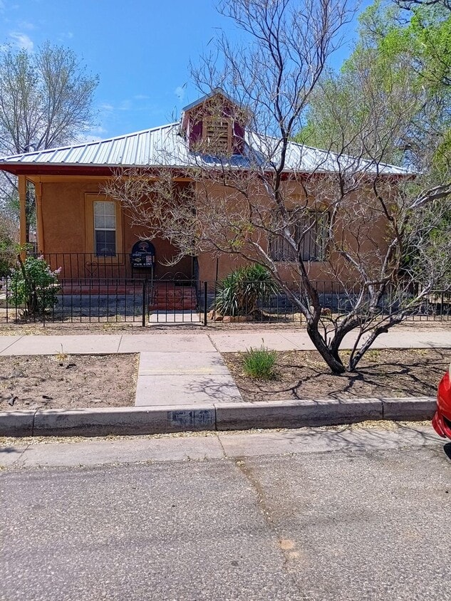510 Atlantic Ave SW, Albuquerque, NM 87102 House Rental in