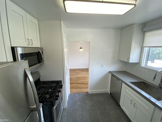 Building Photo - 1 br, 1 bath Apartment - 3340 Rowena Avenue D