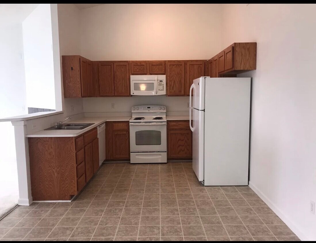 Primary Photo - 43085 Burlington Dr