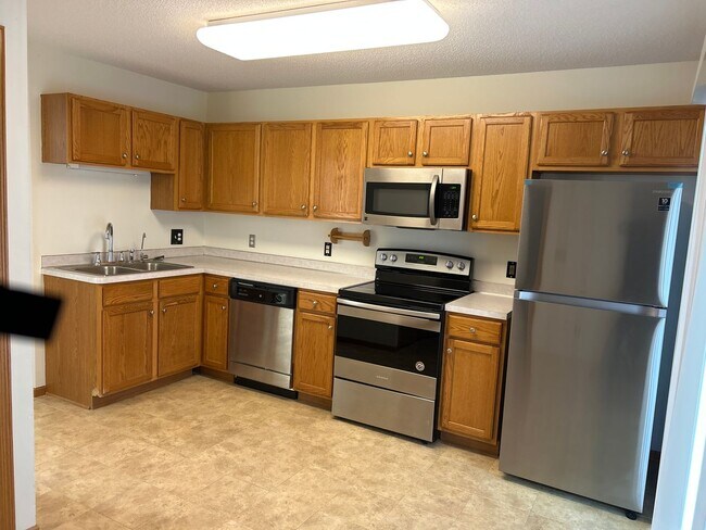 Foto del edificio - 9326 Inland Ln N
