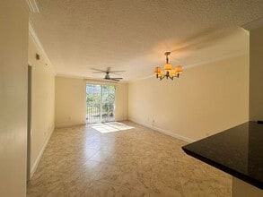 Building Photo - 580 S Sapodilla Ave