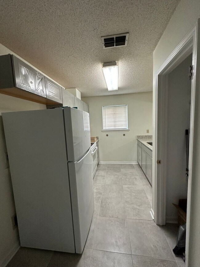 Building Photo - 2802 Sail Ct