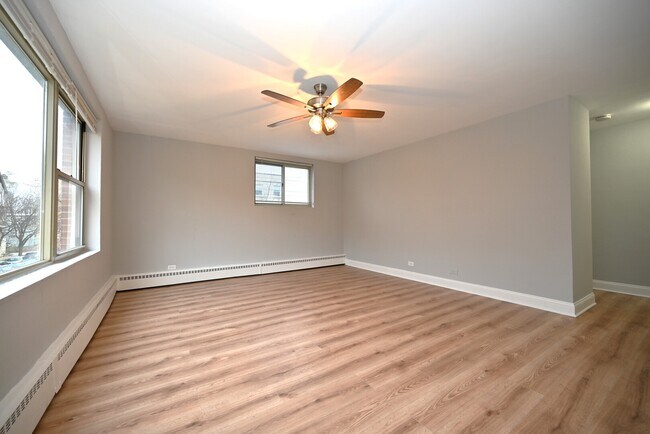 Foto del edificio - 6833 N Oakley Ave