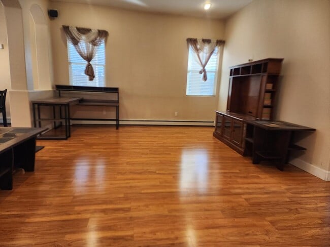 Building Photo - 650 Gemstone Way
