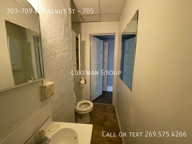 Foto del edificio - 705 W Walnut - 1/Bed 1/Bath Near WMU/K Col...