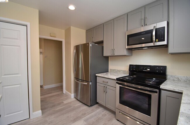 Foto del edificio - 40232 Blanchard St