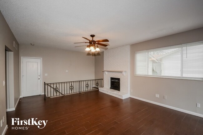 Foto del edificio - 24 Lille Ct