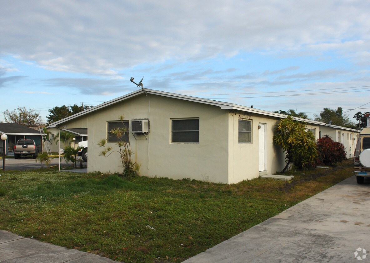 Building Photo - Casa Linda