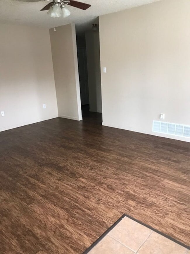 Building Photo - 711 Hawn Cir